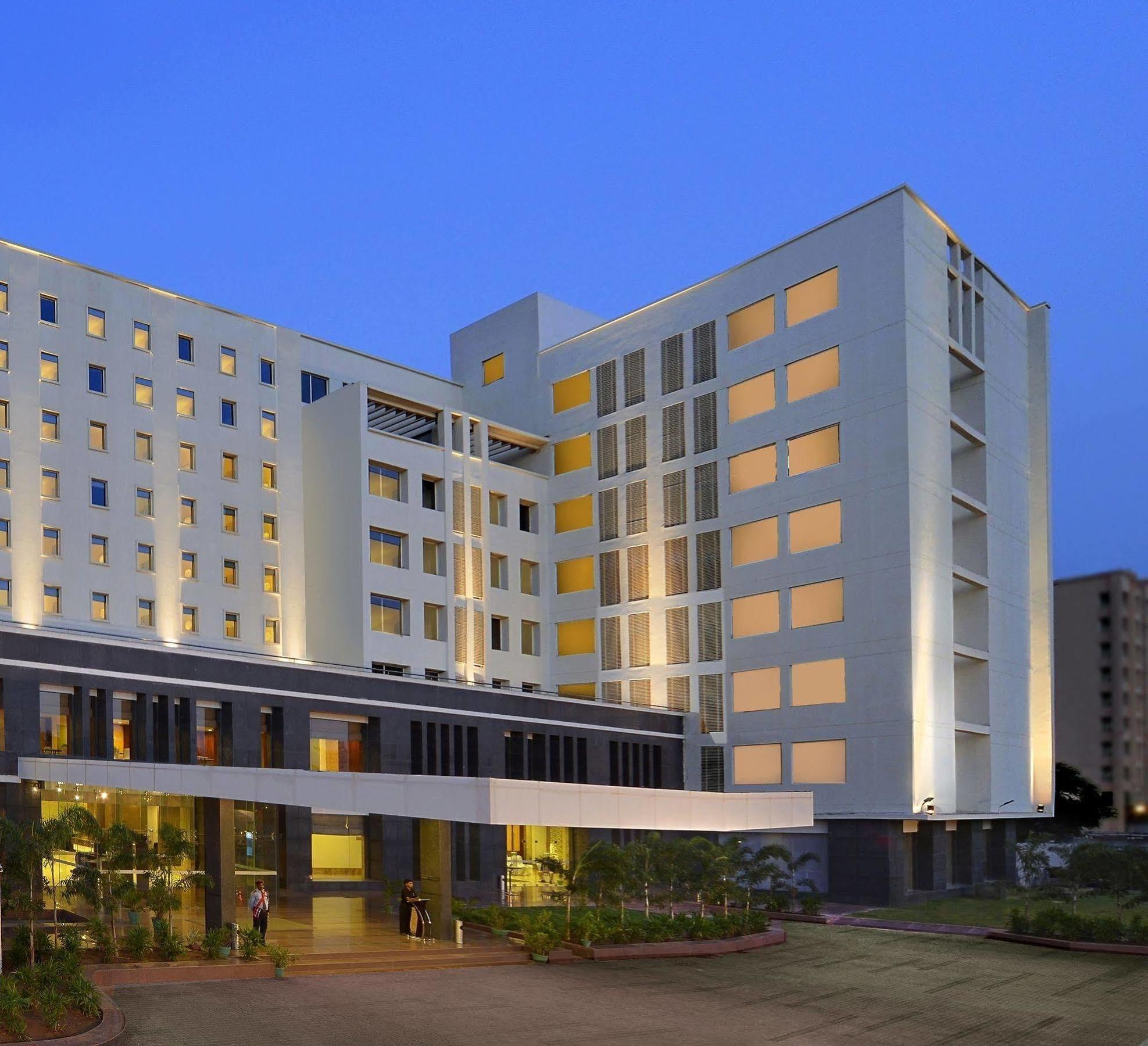 Red Fox By Lemon Tree Hotels, Bhiwadi Exteriör bild