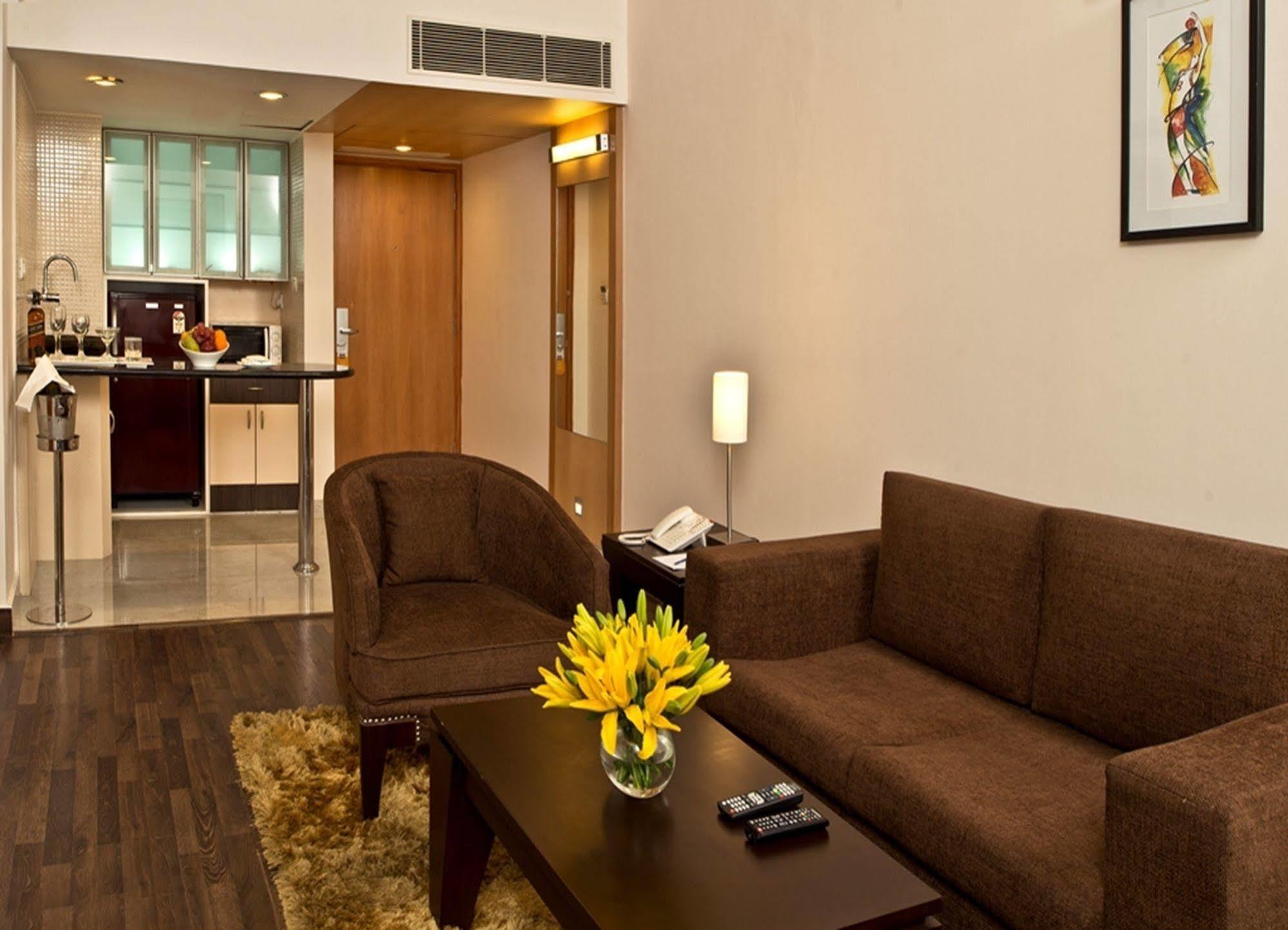 Red Fox By Lemon Tree Hotels, Bhiwadi Exteriör bild