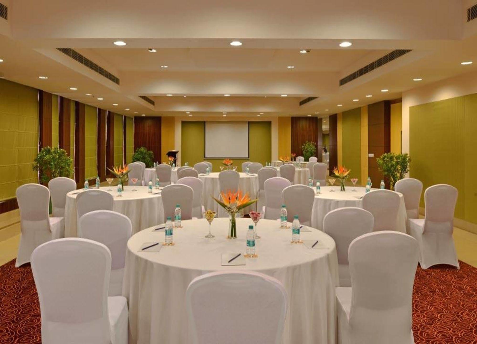 Red Fox By Lemon Tree Hotels, Bhiwadi Exteriör bild